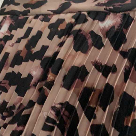 NWT High Waisted Leopard Pleated Skirt - Picture 2 of 11